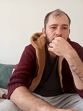 Snapshot of NiiiRvaNaa chatting on 12, 10, 2025 NiiiRvaNaa online show from 12, 10, 2025