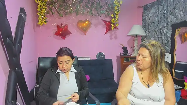 lesbiancuple online show from 18, 2, 2026