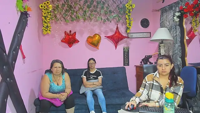 lesbiancuple online show from 18, 3, 2026