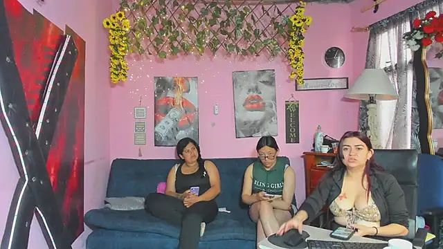 lesbiancuple online show from 1, 4, 2026