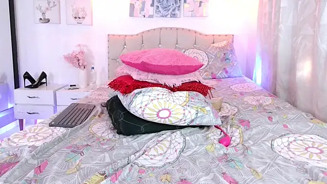 Snapshot of Dulce_Morrys chatting on 4, 3, 2025 Dulce Morrys online show from 4, 3, 2025