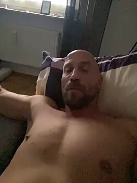 Snapshot of Toyboy471 chatting on 16, 11, 2025 Toyboy471 online show from 16, 11, 2025