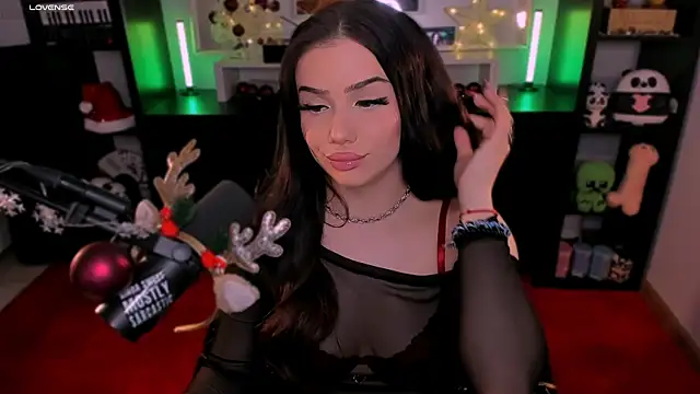 SofiRusselle online show from 13, 12, 2025