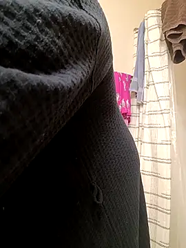 yellowwetfox online show from 4, 3, 2026