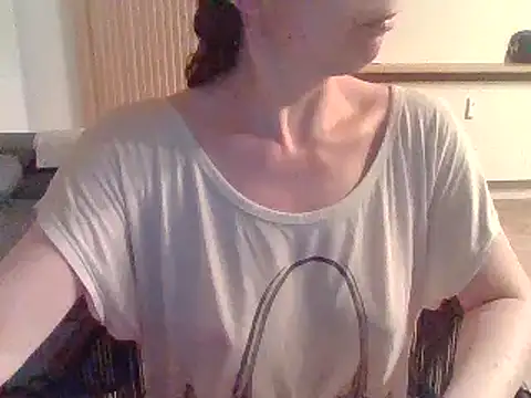 Snapshot of Moi_Lina chatting on 17, 7, 2026 Moi Lina online show from 17, 7, 2026