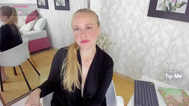 Snapshot of EmilySumer chatting on 26, 12, 2024 EmilySumer online show from 26, 12, 2024