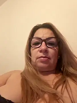 Snapshot of gisela27 chatting on 8, 6, 2026 gisela27 online show from 8, 6, 2026
