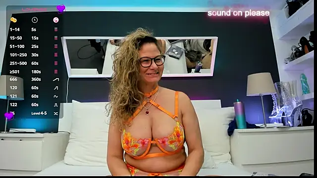 Snapshot of izzy-mendosa chatting on 7, 1, 2025 izzy-mendosa online show from 7, 1, 2025