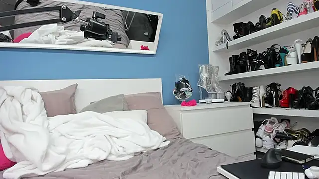 Snapshot of izzy-mendosa chatting on 8, 1, 2026 izzy-mendosa online show from 8, 1, 2026