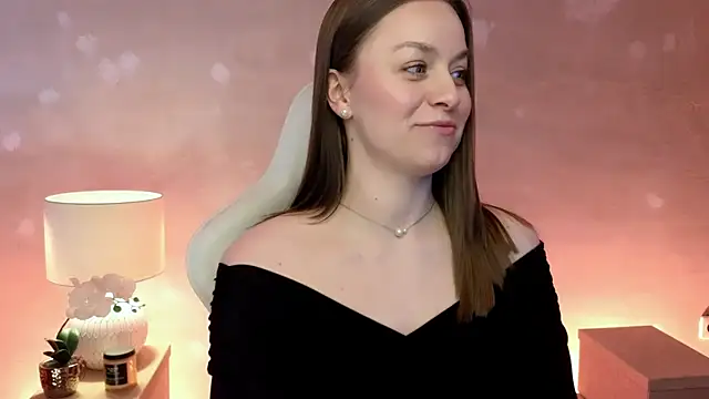 Snapshot of MilaFleur chatting on 8, 4, 2026 MilaFleur online show from 8, 4, 2026