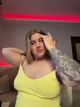 Snapshot of Emma_meii chatting on 22, 10, 2025 Emma meii online show from 22, 10, 2025