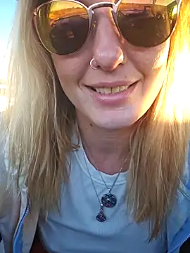 SheIsSomething online show from 3, 12, 2025