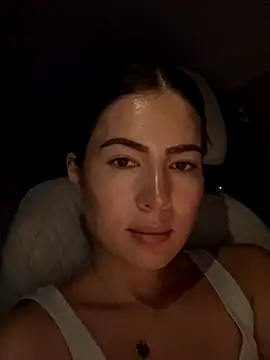 Snapshot of clairewntr chatting on 3, 11, 2025 clairewntr online show from 3, 11, 2025