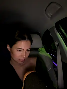 Snapshot of clairewntr chatting on 21, 11, 2025 clairewntr online show from 21, 11, 2025