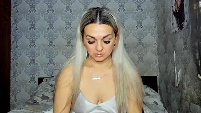 NicoletMoore online show from 17, 12, 2024