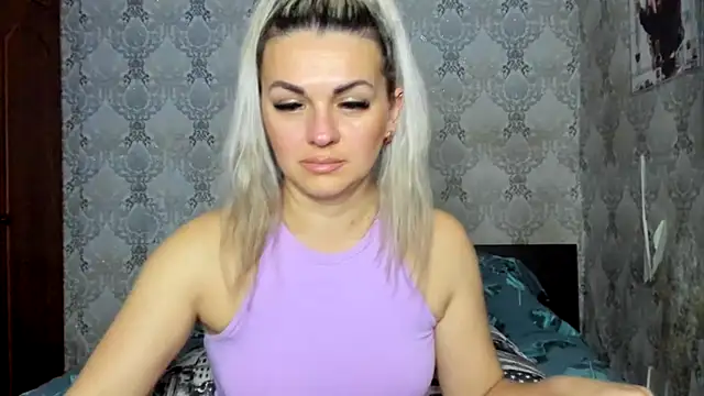 NicoletMoore online show from 17, 1, 2025