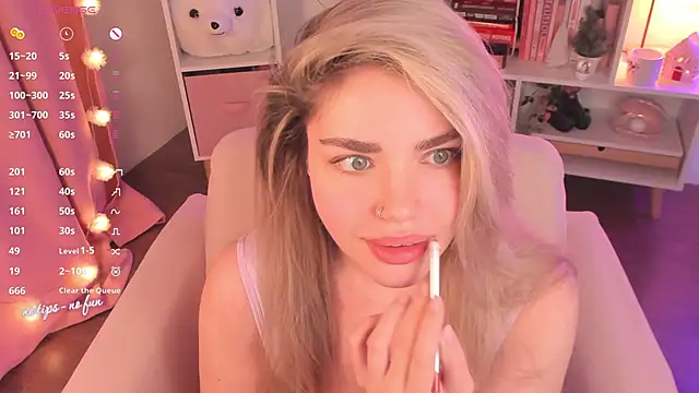 Snapshot of pussy-kattt chatting on 8, 1, 2025 pussy-kattt online show from 8, 1, 2025