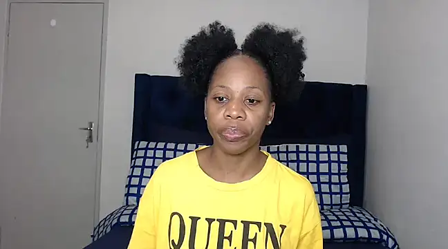 Snapshot of QUEENMANDYY chatting on 3, 3, 2025 QUEENMANDYY online show from 3, 3, 2025