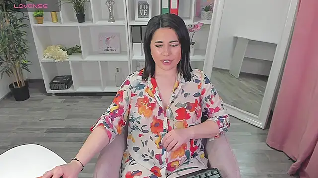 EmaBrownie online show from 2, 2, 2025