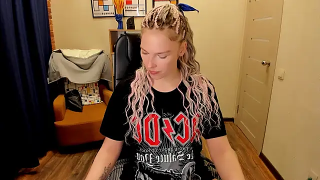  fiona Love online show from 5, 3, 2026