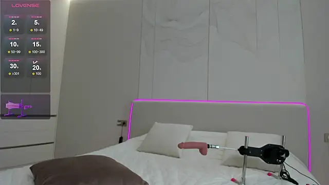 JenniferQueen11 online show from 28, 6, 2026