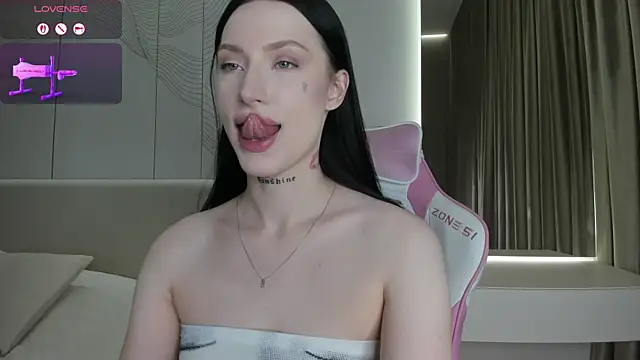 JenniferQueen11 online show from 10, 7, 2026