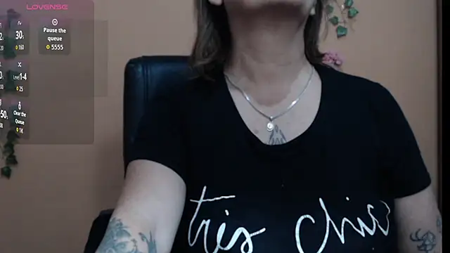 Snapshot of Hellensextits chatting on 30, 9, 2025 Hellensextits online show from 30, 9, 2025