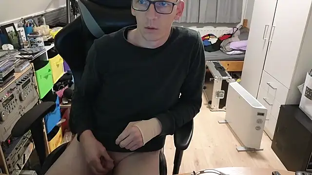 Snapshot of sexmenlion chatting on 12, 10, 2025 sexmenlion online show from 12, 10, 2025