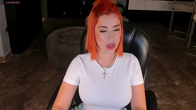 Snapshot of MadelineFox chatting on 28, 9, 2025 MadelineFox online show from 28, 9, 2025