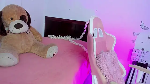 Snapshot of Blue_Petite chatting on 24, 2, 2025 Blue Petite online show from 24, 2, 2025