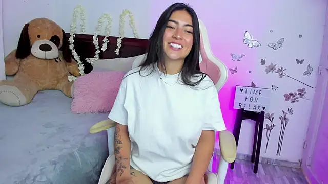 Snapshot of Blue_Petite chatting on 5, 3, 2025 Blue Petite online show from 5, 3, 2025