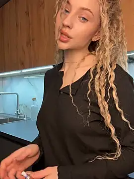 Snapshot of Camilla_Railian chatting on 1, 2, 2025 Camilla Railian online show from 1, 2, 2025