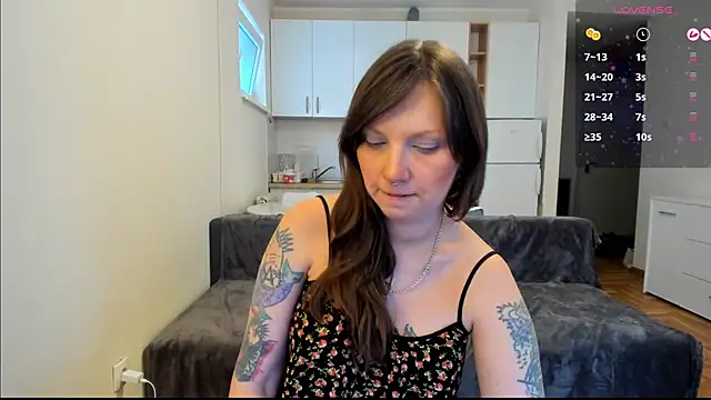 StacyTigerr online show from 16, 3, 2025