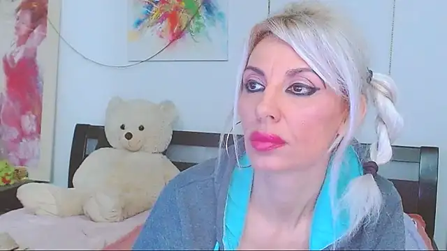 HoneyLara online show from 3, 3, 2026