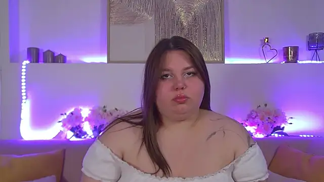 LillianKim online show from 17, 2, 2025