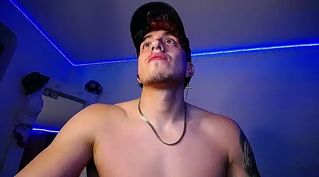 Snapshot of strongboy_ chatting on 31, 12, 2024 strongboy online show from 31, 12, 2024