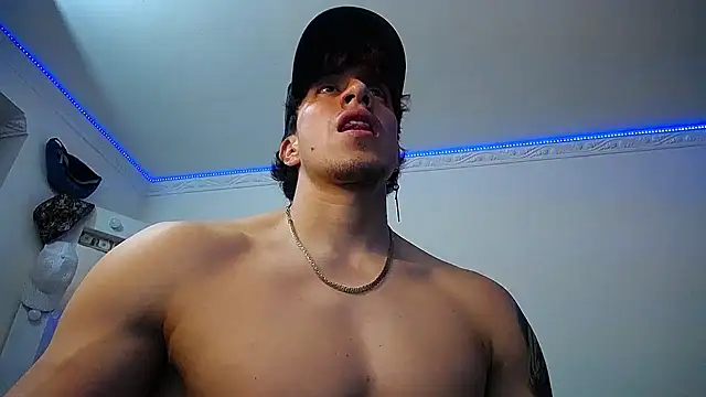 Snapshot of strongboy_ chatting on 24, 1, 2025 strongboy online show from 24, 1, 2025