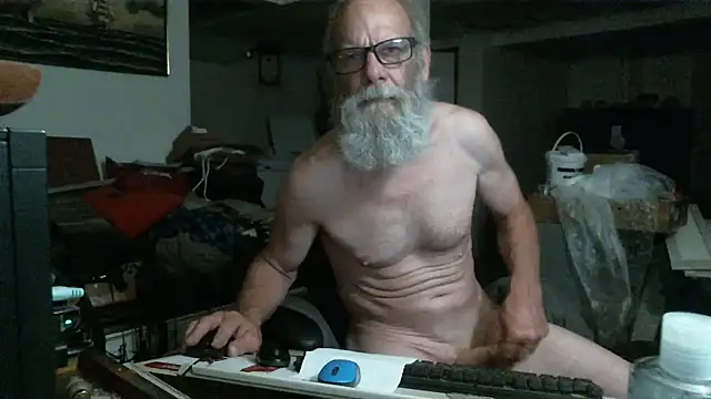 Snapshot of farmboy4yu chatting on 17, 7, 2026 farmboy4yu online show from 17, 7, 2026