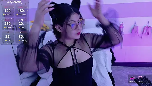 Catwhite  online show from 4, 5, 2026
