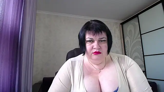 JuicyLady Di online show from 5, 10, 2025