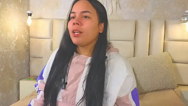 EmilyQueen3x online show from 5, 7, 2026