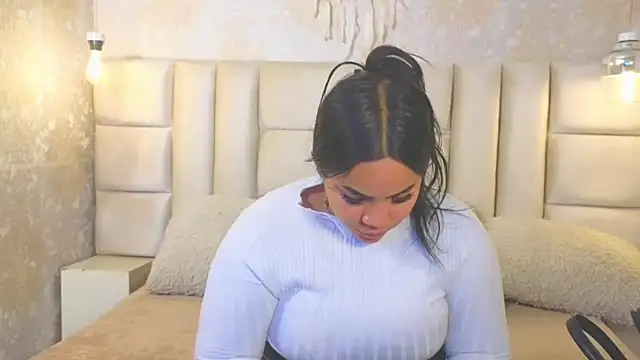 EmilyQueen3x online show from 25, 7, 2026