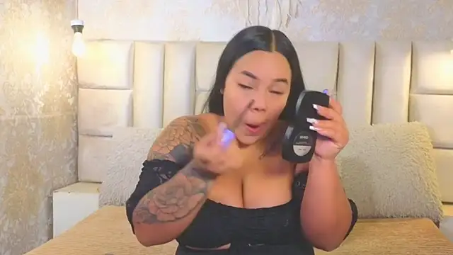 EmilyQueen3x online show from 4, 8, 2026