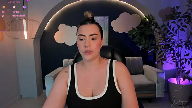 Snapshot of MartinnaBonnet chatting on 5, 12, 2024 MartinnaBonnet online show from 5, 12, 2024