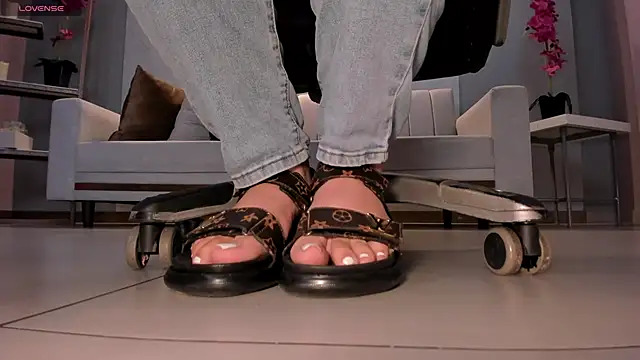 Snapshot of MartinnaBonnet chatting on 28, 2, 2025 MartinnaBonnet online show from 28, 2, 2025