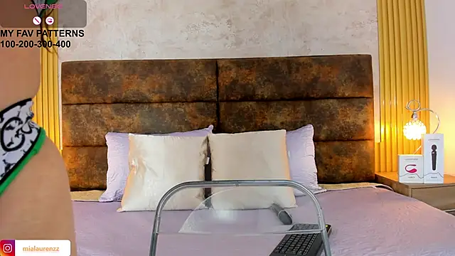 MiaLaurenzz online show from 21, 1, 2025