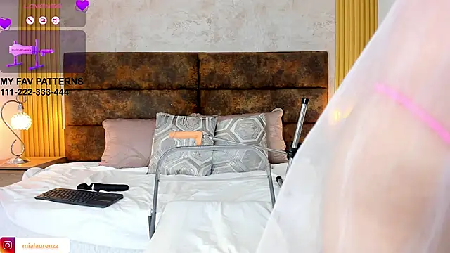 MiaLaurenzz online show from 28, 1, 2025