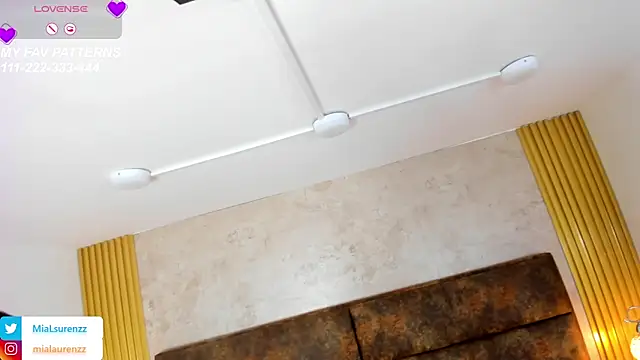 MiaLaurenzz online show from 20, 2, 2025