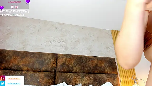 MiaLaurenzz online show from 4, 3, 2025