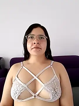 MiaLaurenzz online show from 27, 10, 2025